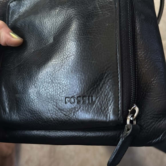 Fossil Black Leather Crossbody Bag
Unisex built in zippered wallet great travel - Picture 10 of 13